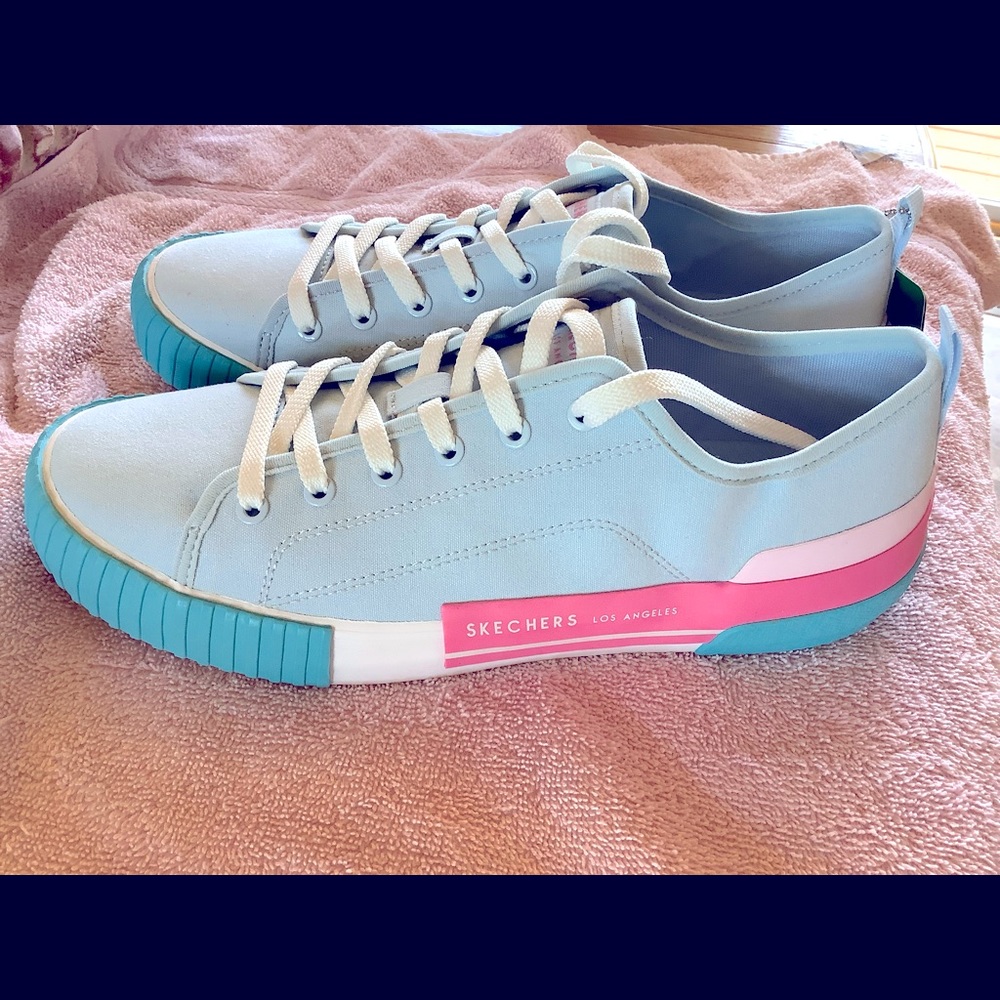 NWT Skechers Sneakers